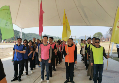 鷹潭長運(yùn)組織開展戶外拓展活動