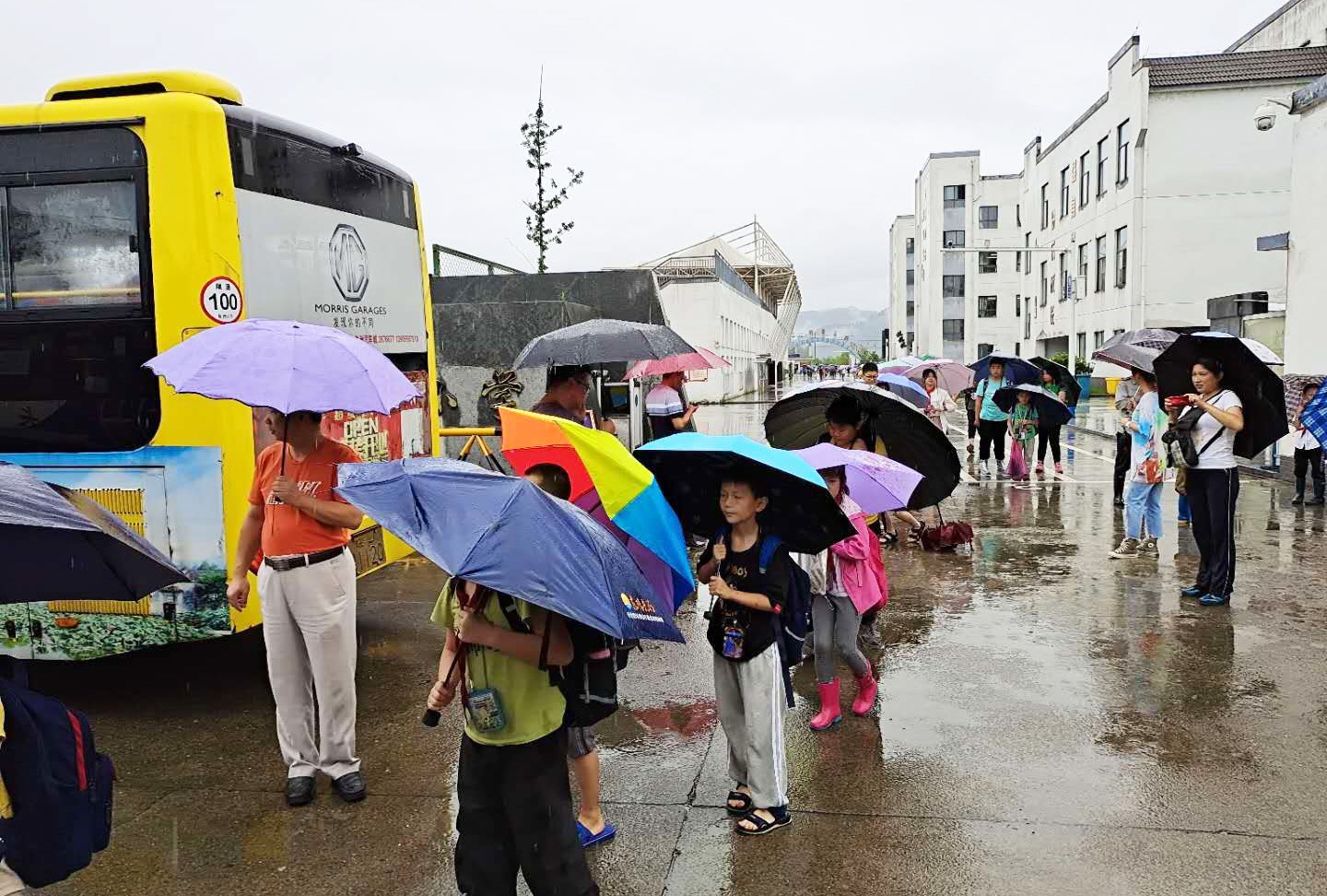 黃山長運汛期加強服務(wù)，保障學生安全出行