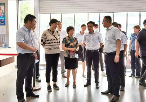 車小琴、熊敏一行檢查徐坊客運(yùn)分公司創(chuàng)建工作