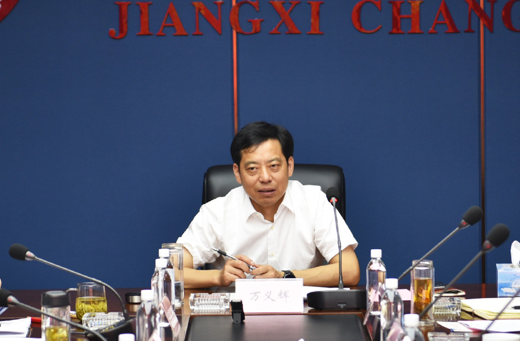 南昌市政公用集團黨委副書記、總經(jīng)理萬義輝一行調研江西長運