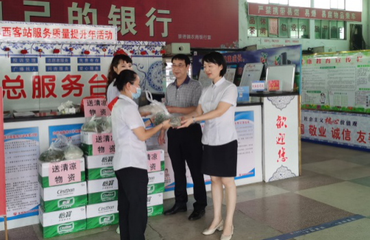 送清涼送健康，省交通工會(huì)領(lǐng)導(dǎo)慰問(wèn)一線員工