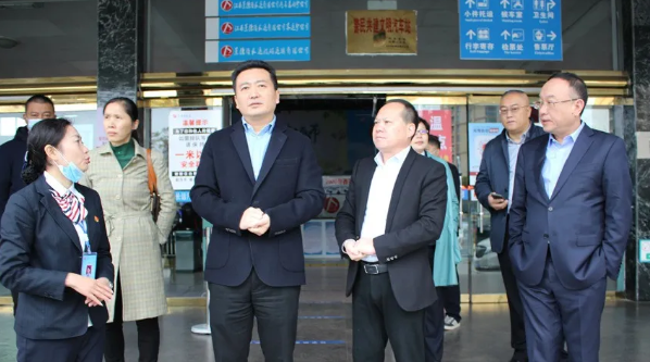 王曉在景德鎮(zhèn)公交、長運調(diào)研