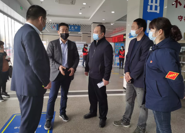 黃俊、穆孫祥先后深入徐坊客運(yùn)分公司督導(dǎo)文明創(chuàng)建、疫情防控、安全生產(chǎn)工作