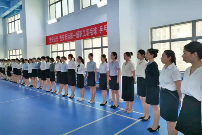 吉安長(zhǎng)運(yùn)招聘吉安高鐵西站、井岡山機(jī)場(chǎng)至井岡山景區(qū)旅游巴士直通專線導(dǎo)乘員