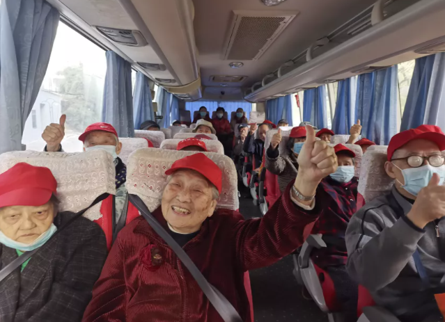 都市城際公交：旅游客運分公司助力“關愛老人，送溫暖”公益活動