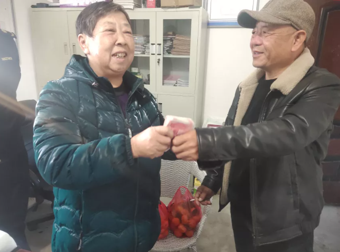 景德鎮(zhèn)長運:駕駛員拾金不昧受稱贊