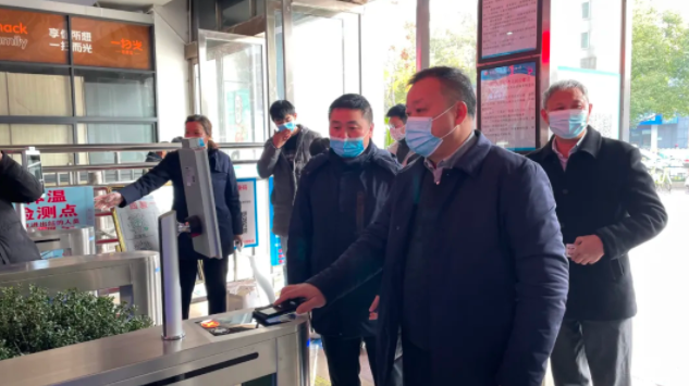 上饒汽運 市交通運輸局領(lǐng)導(dǎo)督查上饒汽運客運中心站疫情防控工作