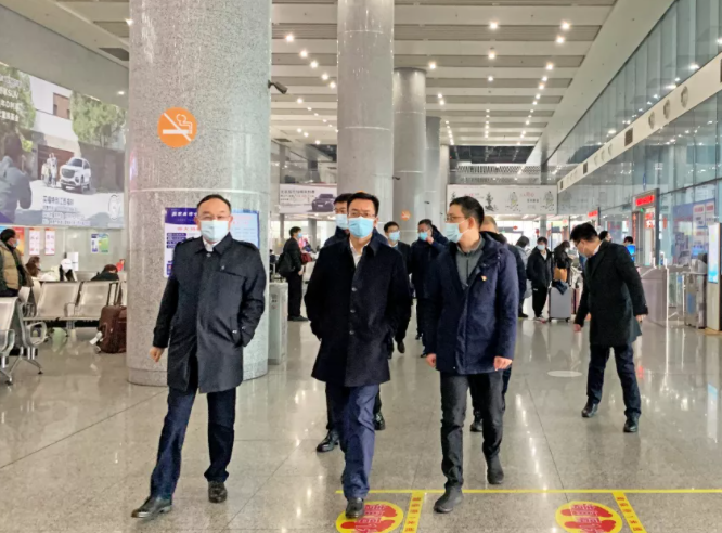 丁光明一行督導(dǎo)南昌長途汽車西站春運(yùn)安全生產(chǎn)及疫情防控工作 胡維泉陪同
