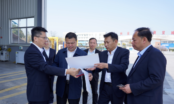 鷹潭市交通局領導蒞臨鷹潭長運、鷹潭公交調(diào)研指導   肖良芝陪同