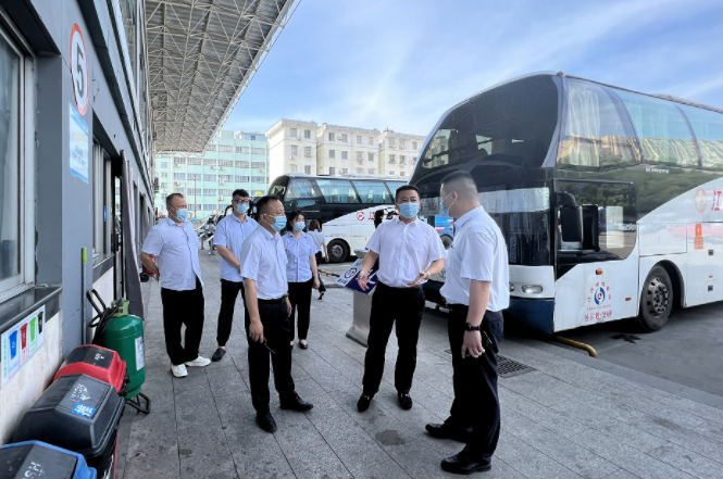 今日快報(bào) || 王曉深入基層督導(dǎo)疫情防控并慰問一線員工