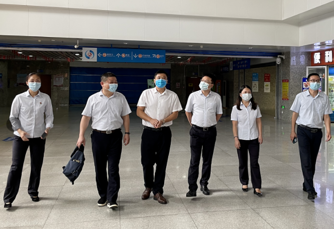占梁前往都市城際公交、九江長(zhǎng)運(yùn)開展督導(dǎo)、調(diào)研工作