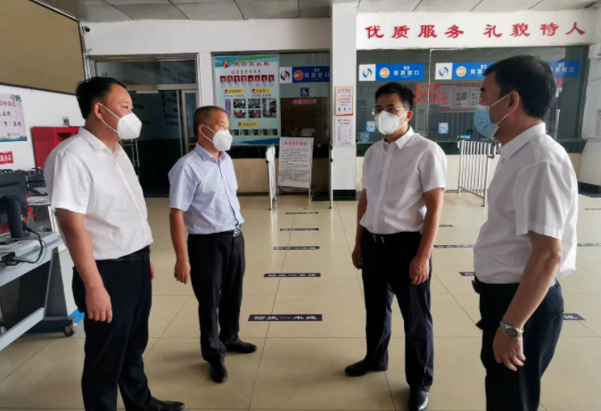 肖良芝深入一線督導(dǎo)復(fù)工復(fù)產(chǎn)、安全維穩(wěn)工作