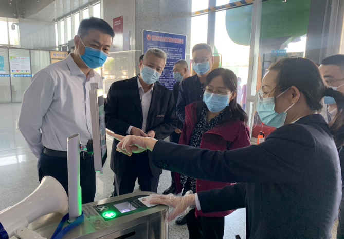 省交通運(yùn)輸廳領(lǐng)導(dǎo)督導(dǎo)南昌長(zhǎng)途汽車(chē)西站安全生產(chǎn)及疫情防控工作