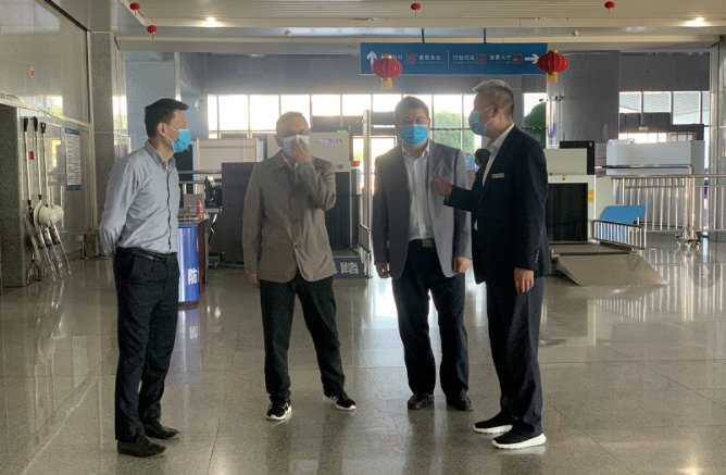 張小平一行督導(dǎo)南昌長途汽車西站安全運輸、疫情防控、文明創(chuàng)建等工作