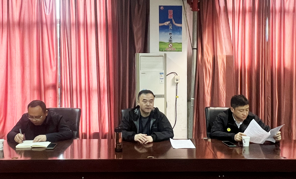 劉磊、占梁調(diào)研樂(lè)平長(zhǎng)運(yùn)公交公司安全和生產(chǎn)經(jīng)營(yíng)情況