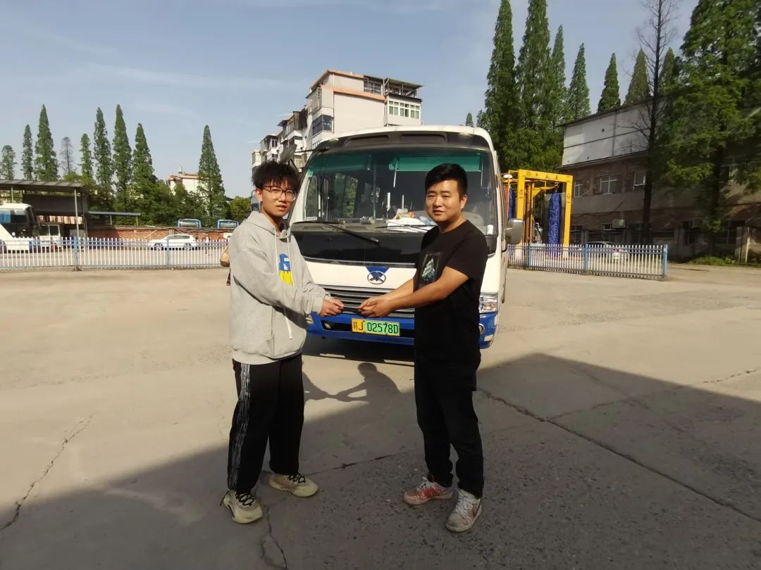 萍鄉(xiāng)長(zhǎng)運(yùn)：“機(jī)”不可失！客車上遺失手機(jī) 工作人員找回獲感謝信