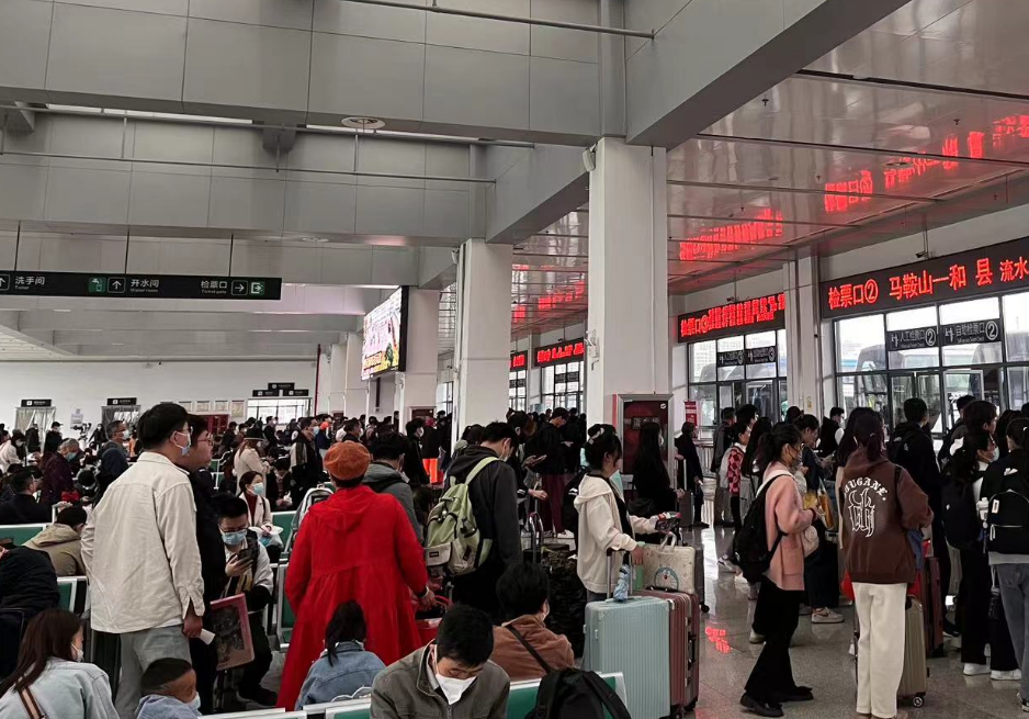 ?馬鞍山長客：“五一”打好“安全牌”、“服務(wù)牌”、“保障牌”