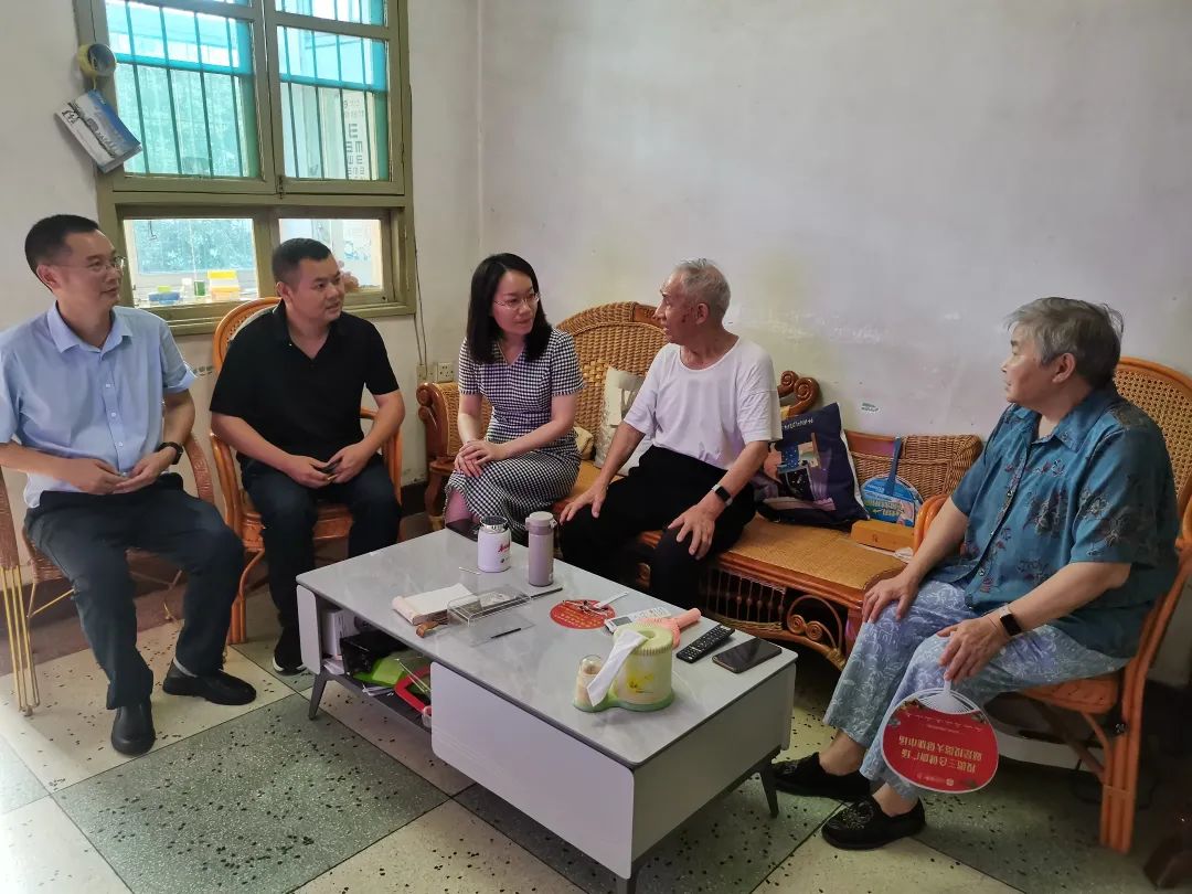 萍鄉(xiāng)長(zhǎng)運(yùn)：走訪慰問老黨員、困難黨員