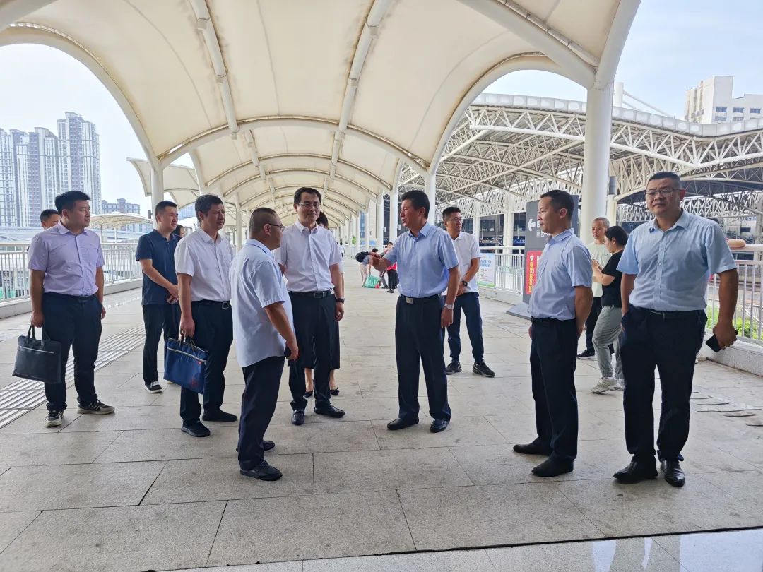 都市城際公交：饒紹清深入南昌長(zhǎng)途汽車(chē)站督導(dǎo)“鞏衛(wèi)”工作