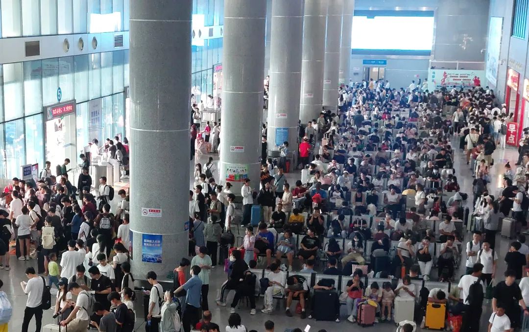 江西長(zhǎng)運(yùn)圓滿完成雙節(jié)期間旅客運(yùn)輸任務(wù)