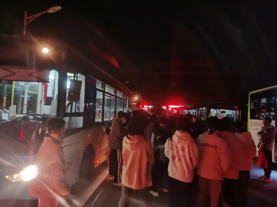 景德鎮(zhèn)長運(yùn):樂平中專學(xué)校直通公交車受歡迎