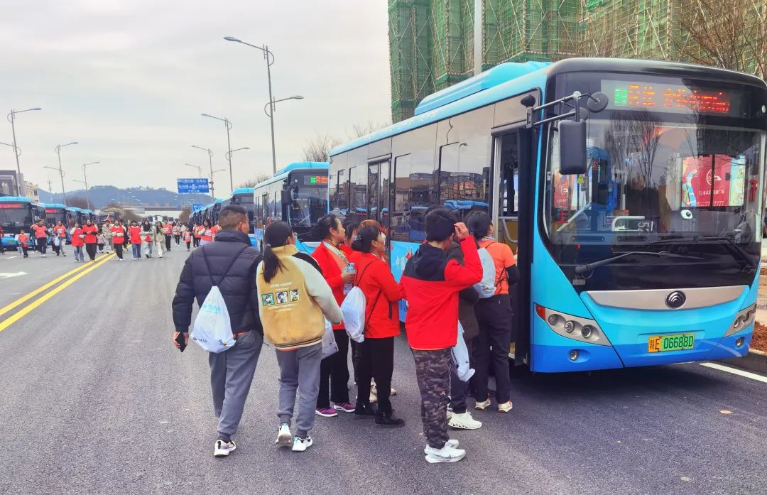 婺源公交:周密安排 圓滿完成婺源馬拉松運(yùn)輸任務(wù)