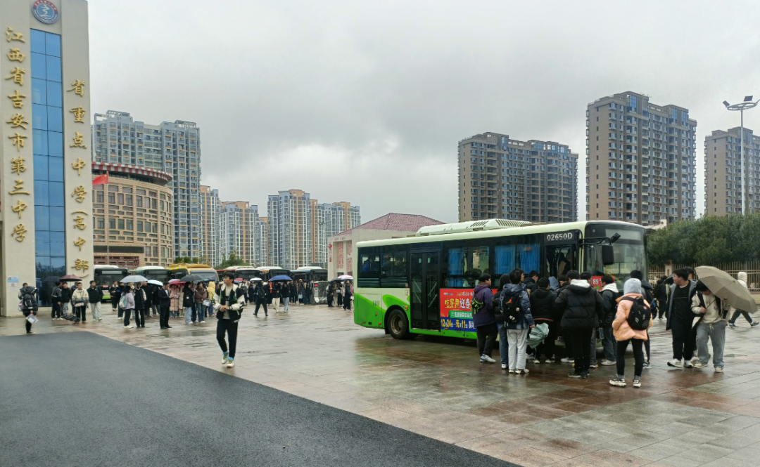 吉安公交:圓滿完成吉安三中“新高考”適應性演練運輸任務