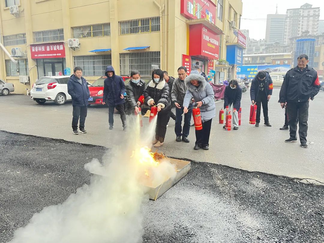 長運物業(yè) 物業(yè)經(jīng)營分公司開展消防安全疏散逃生應急演練