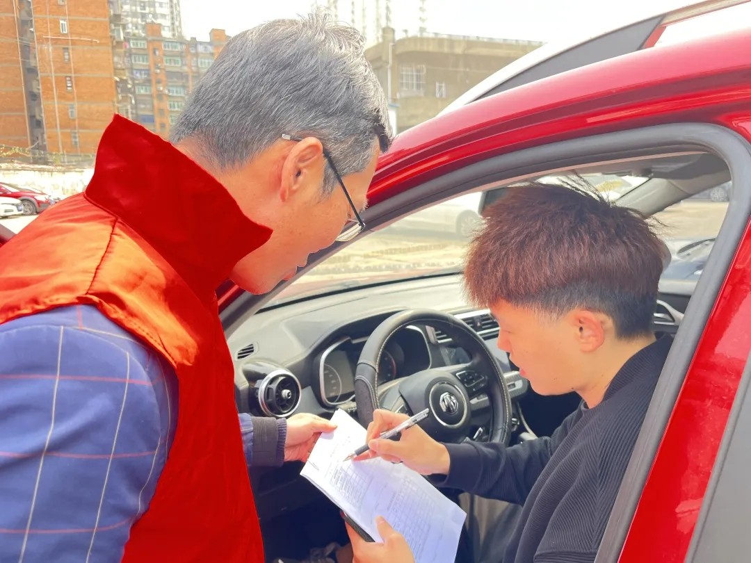 長運(yùn)物業(yè) 開展?jié)M意度調(diào)查 不斷提高停車場優(yōu)質(zhì)服務(wù)