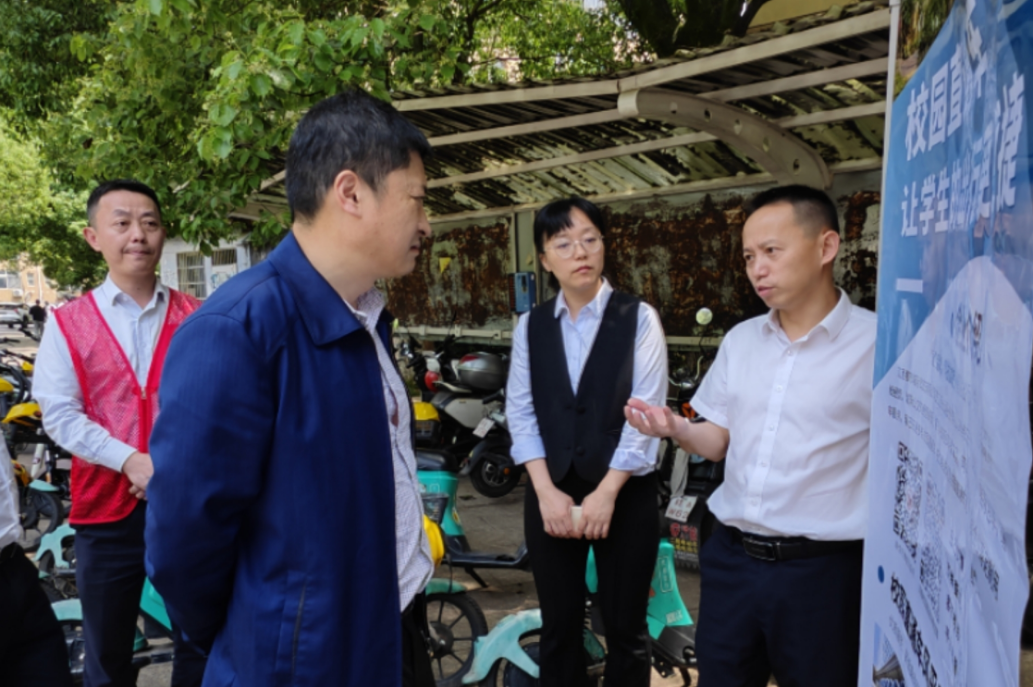 旅游客運分公司校園直通車地推工作有序進行 占梁前往現(xiàn)場督導