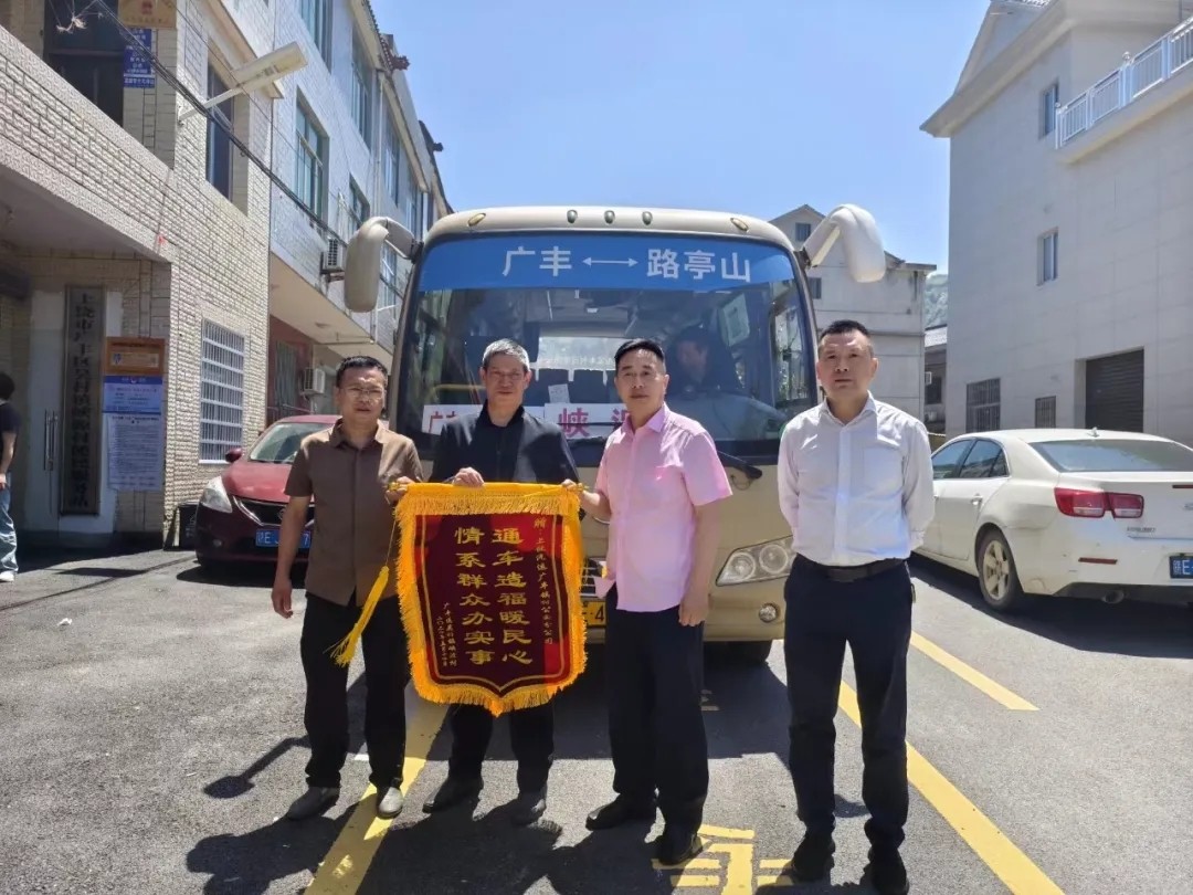 上饒汽運(yùn)：獲贈(zèng)錦旗、彰顯為民服務(wù)宗旨