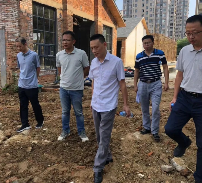 黃俊督導(dǎo)大通物流、長(zhǎng)運(yùn)物業(yè)雨污分流項(xiàng)目施工情況