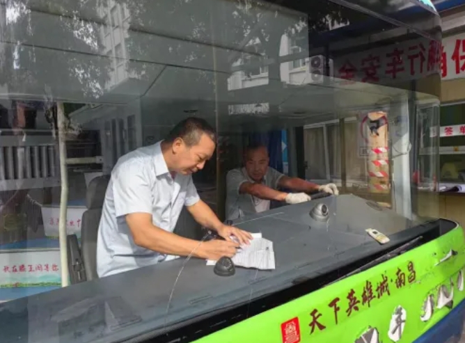 都市城際公交:開展國慶節(jié)前安全機務(wù)排查