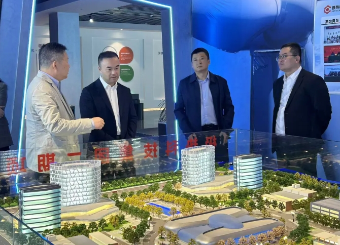 劉磊、占梁一行赴江西極熱科技公司參觀交流