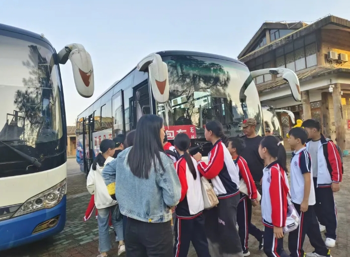撫州長運：崇仁分公司圓滿完成秋季研學(xué)游運輸任務(wù)