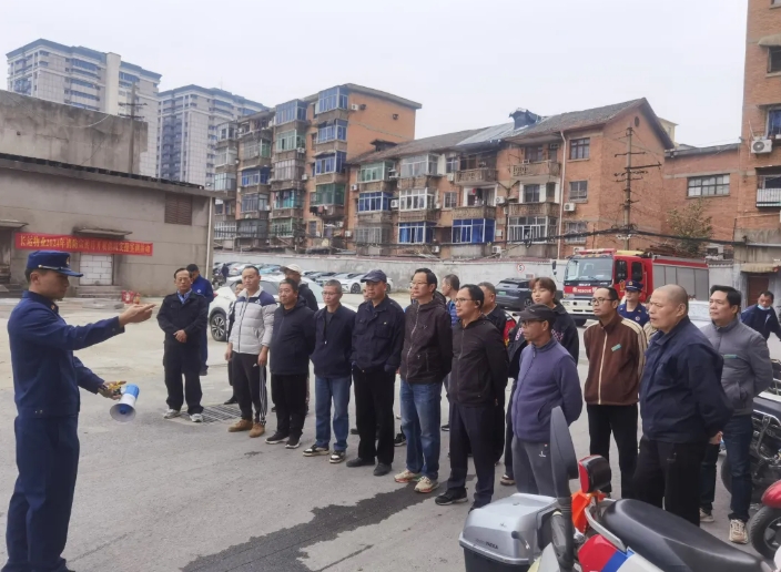 長(zhǎng)運(yùn)物業(yè):開展消防宣傳月消防實(shí)操實(shí)訓(xùn)活動(dòng)