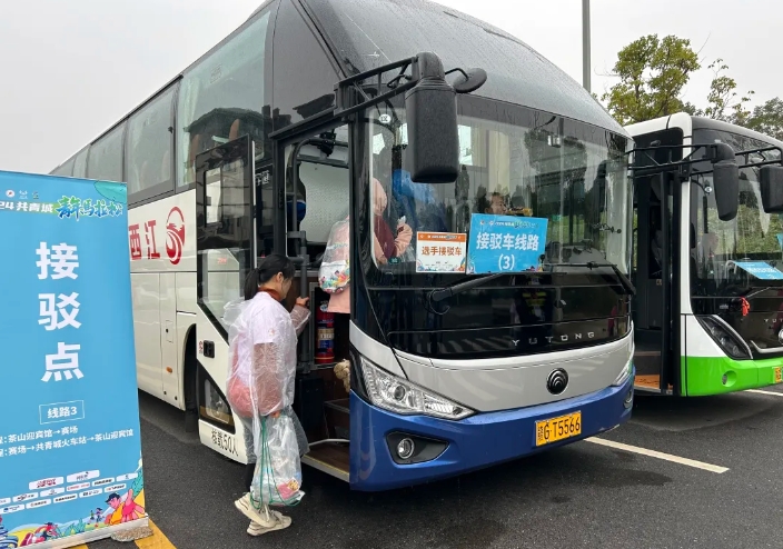 九江長(zhǎng)運(yùn):圓滿完成2024年共青城馬拉松賽運(yùn)輸任務(wù)