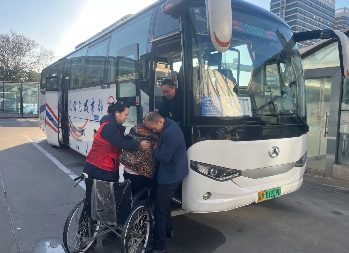 都市城際公交 :值班站長(zhǎng)溫情護(hù)航