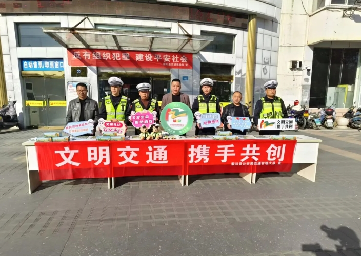 撫州長(zhǎng)運(yùn):參加“全國(guó)交通安全日”宣傳活動(dòng)