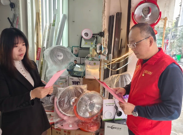 一線報道 || 長運(yùn)物業(yè):憲法宣傳進(jìn)商戶 法治觀念入人心