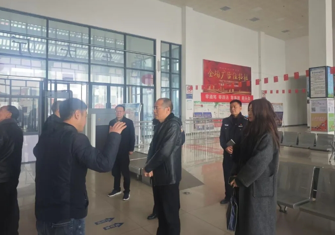 上饒市安委會橫峰督導組督導橫峰縣客運中心“兩會”期間安全生產(chǎn)