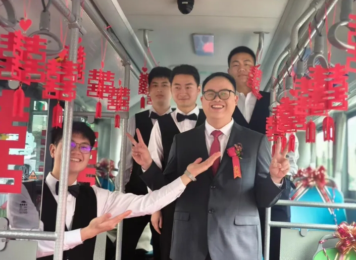 撫州長(zhǎng)運(yùn)：公交車變“婚車” “低碳”環(huán)保又時(shí)尚