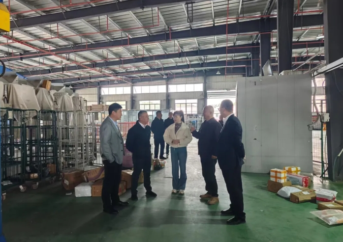 李偉、占梁調(diào)研九江長(zhǎng)運(yùn)